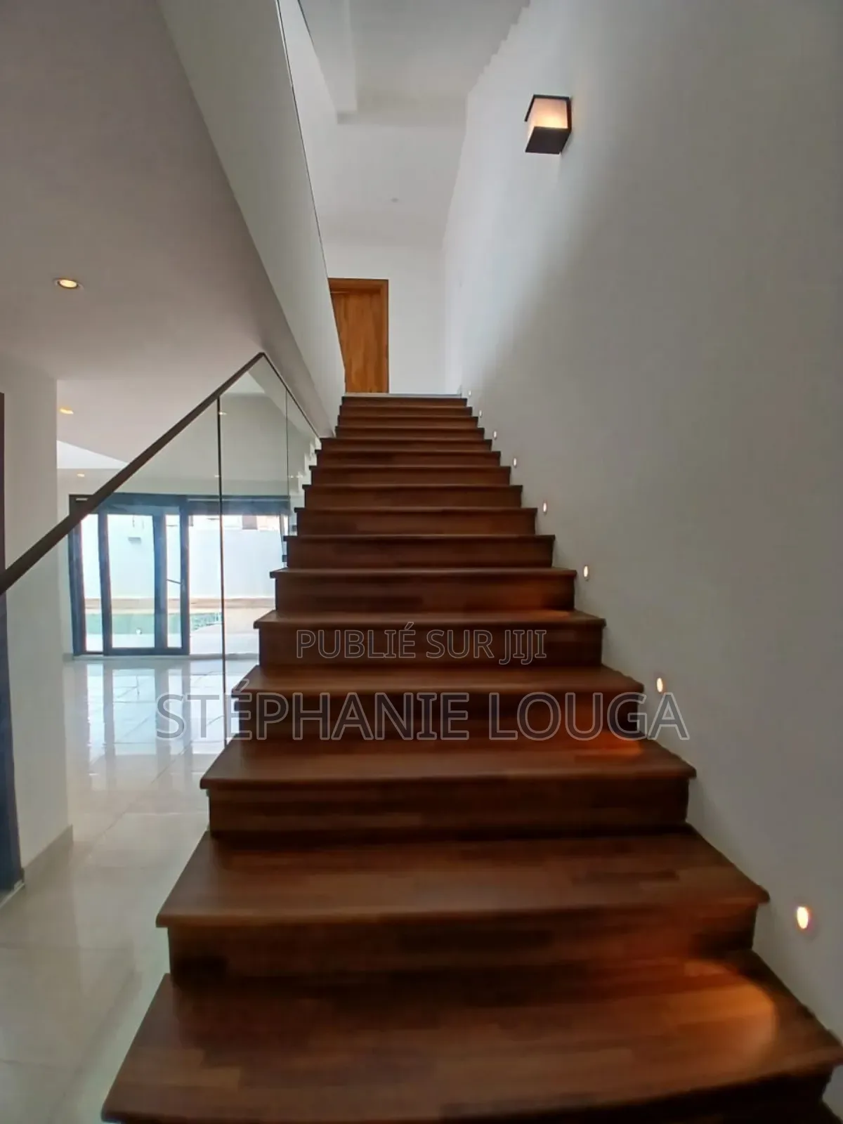 3chbre Duplex dans Grand Bassam Rue à Louer