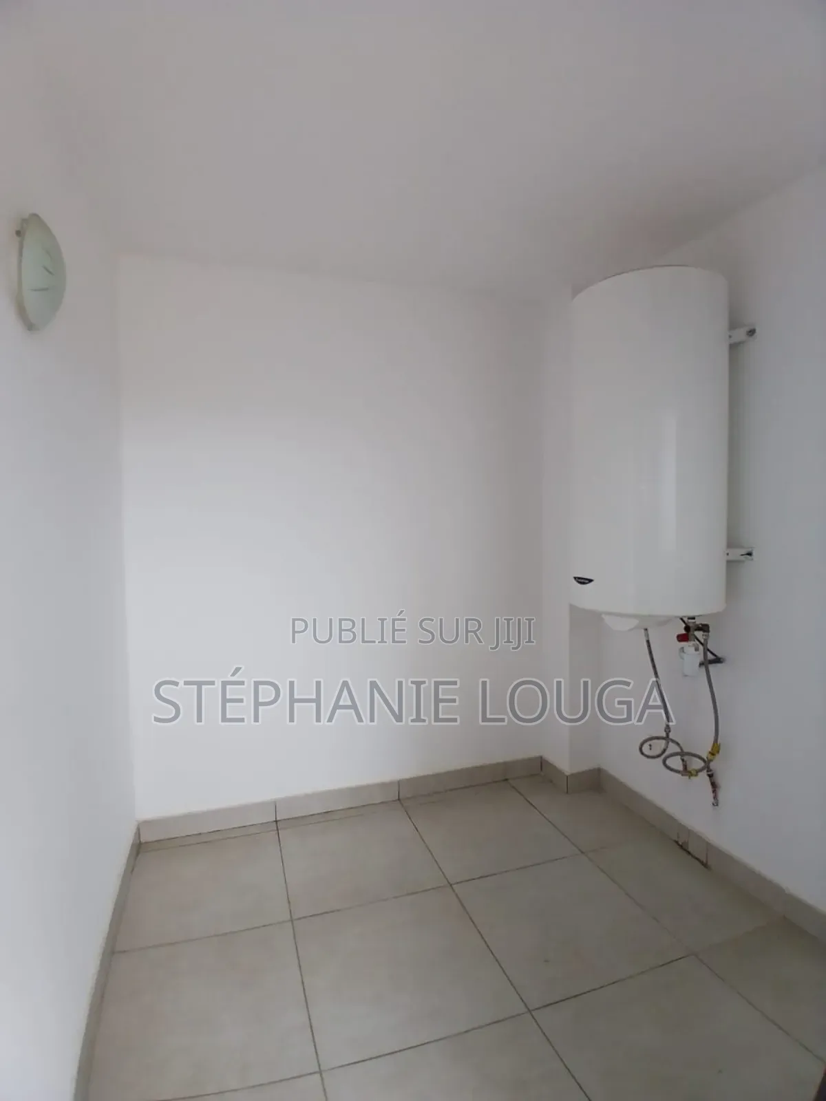 3chbre Duplex dans Grand Bassam Rue à Louer