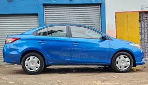 Toyota Yaris L Hatchback 3dr 2016 Bleu