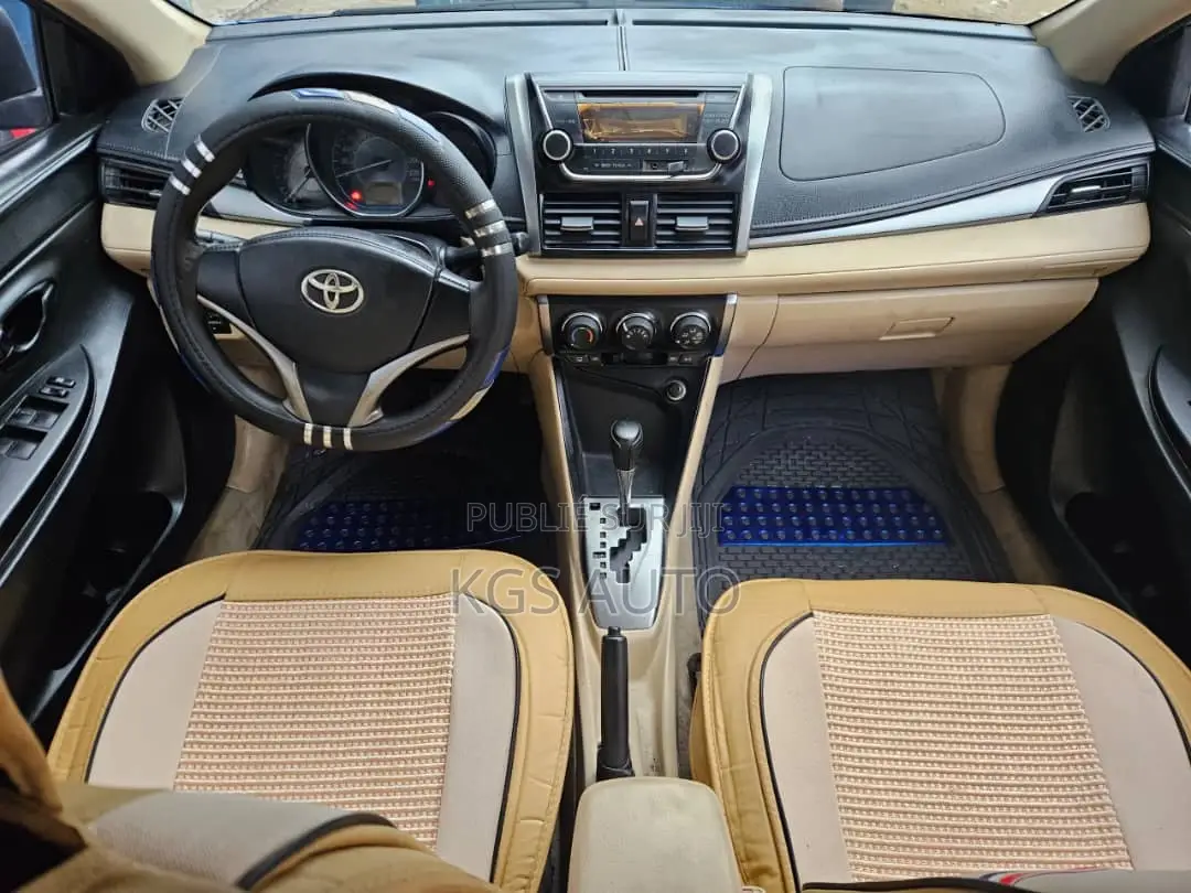 Toyota Yaris L Hatchback 3dr 2016 Bleu