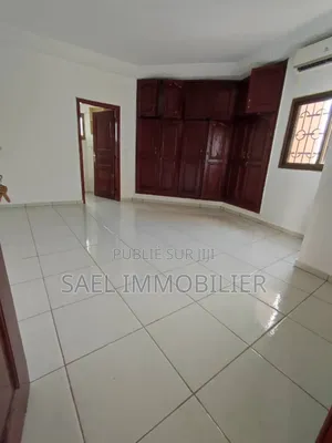 5chbre Villa dans Sael Immo, Cocody à Louer