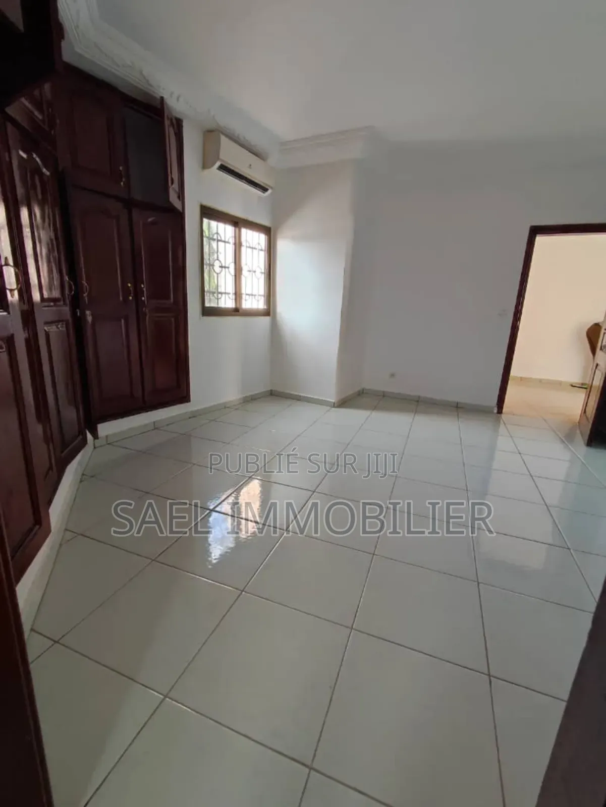 5chbre Villa dans Sael Immo, Cocody à Louer