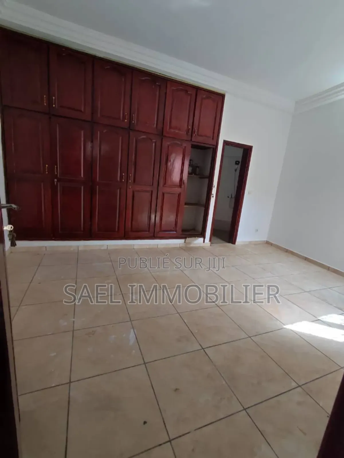 5chbre Villa dans Sael Immo, Cocody à Louer