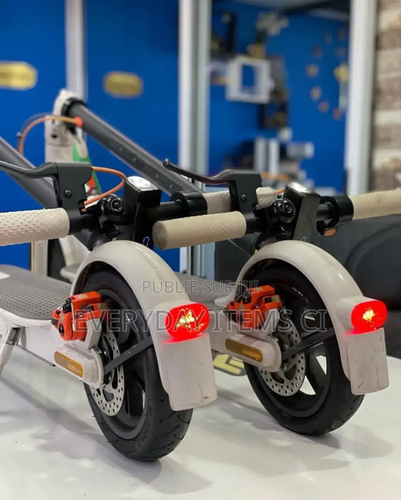 New Autre 2023 Blanc