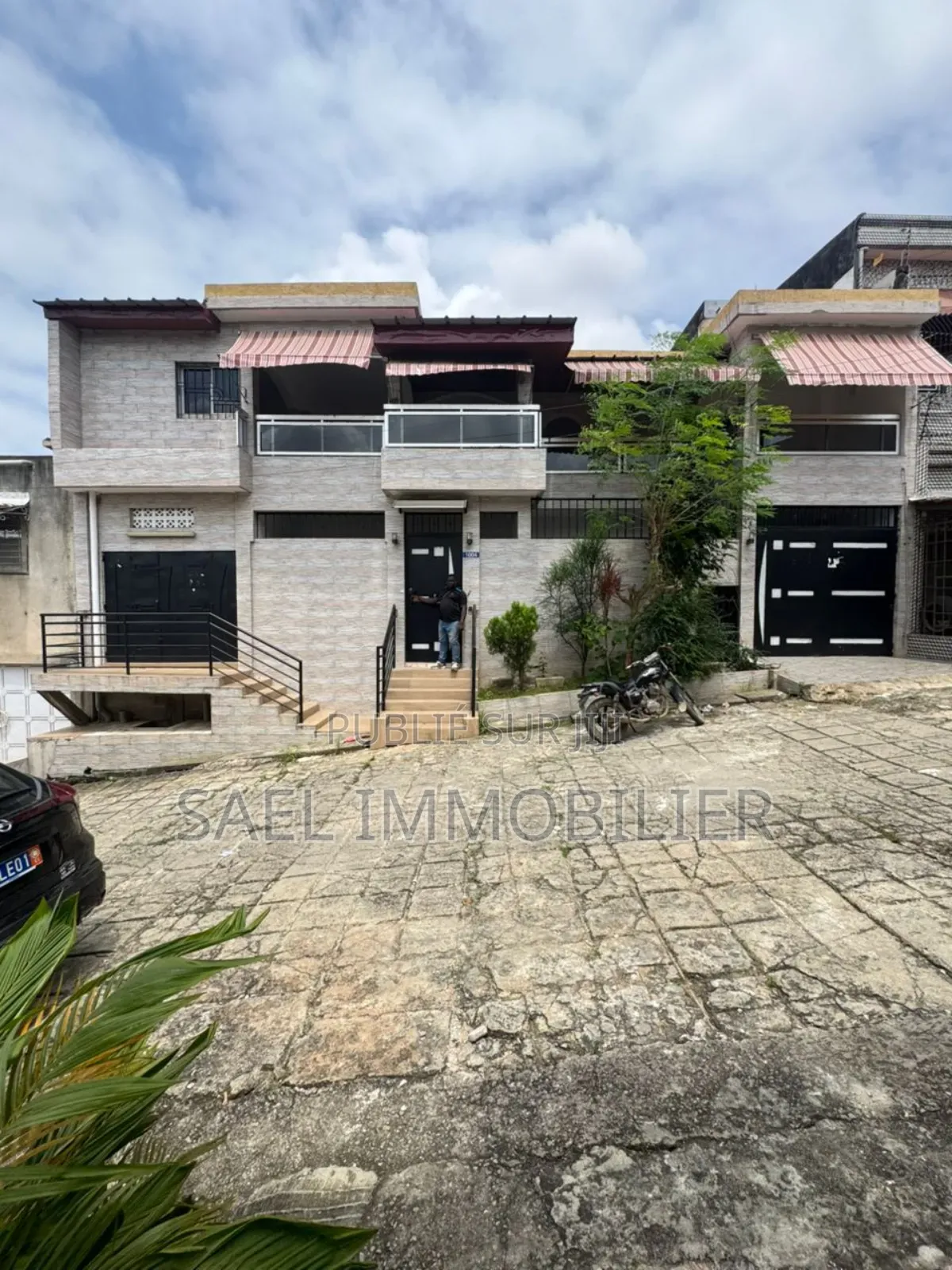 8chbre Villa dans Sael, Cocody à Louer