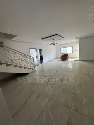 8chbre Villa dans Sael, Cocody à Louer