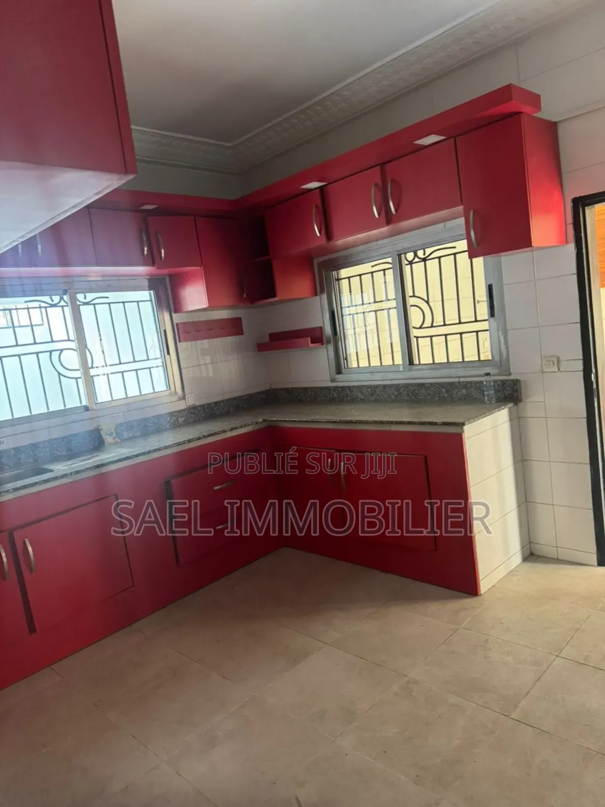 8chbre Villa dans Sael, Cocody à Louer