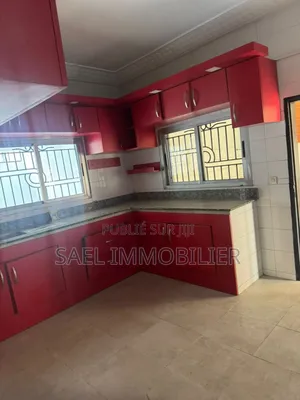 8chbre Villa dans Sael, Cocody à Louer