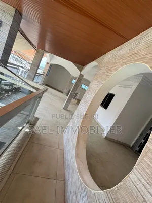 8chbre Villa dans Sael, Cocody à Louer