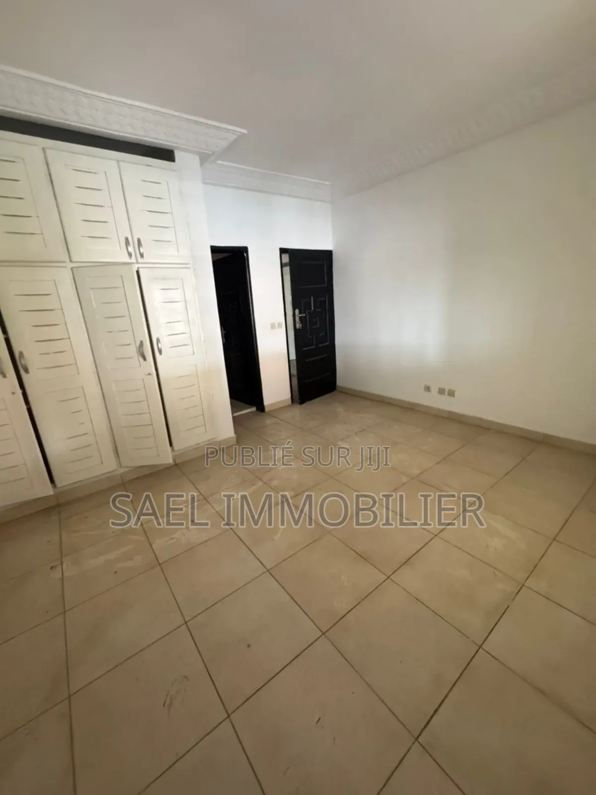 8chbre Villa dans Sael, Cocody à Louer