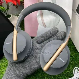 Photo - Bose Headphones 700