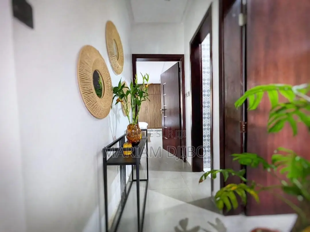 Appartement Meublé 3 Pièces À Angré Chu.