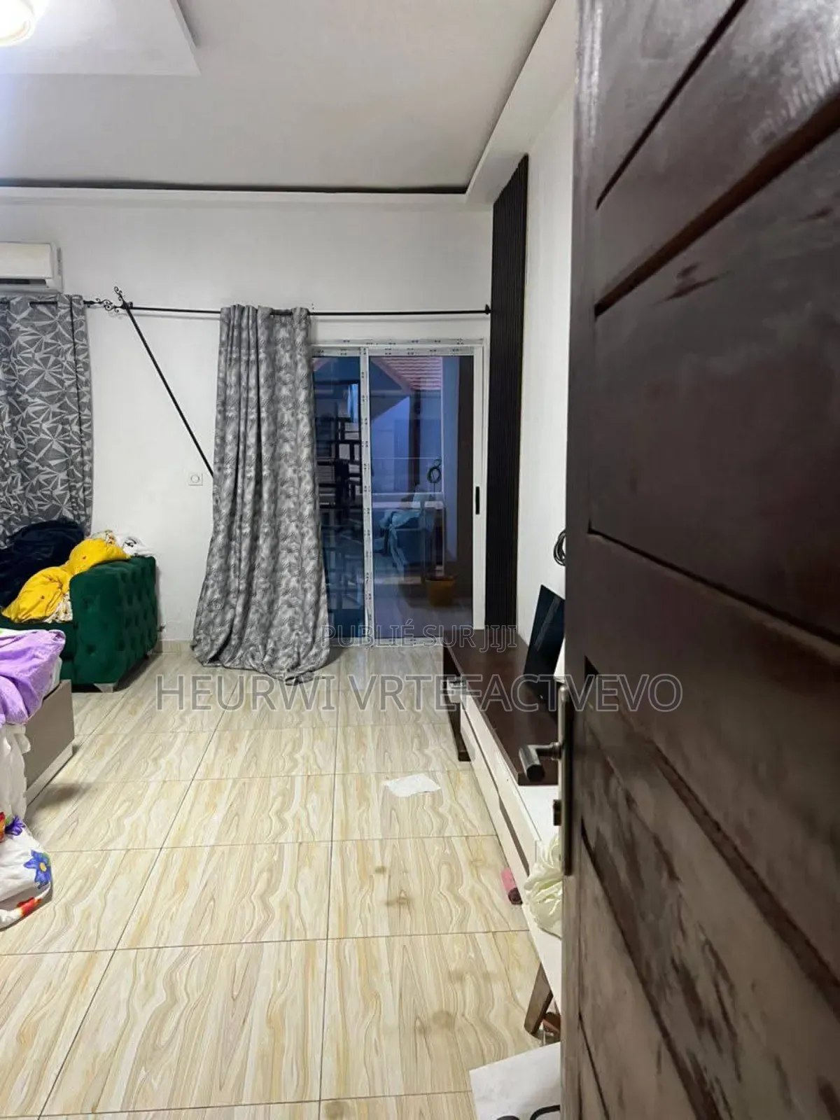 5chbre Duplex dans Angré Djorogobité, Cocody à Vendre