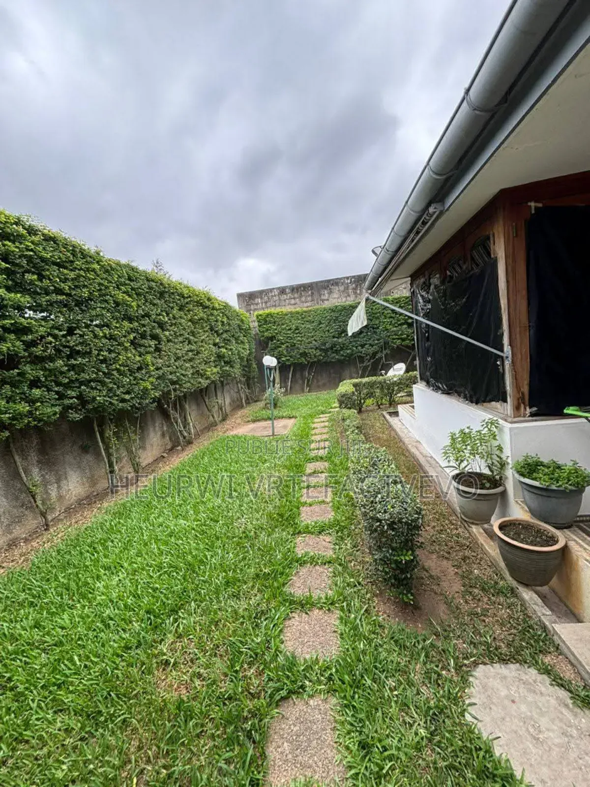 Furnished 4chbre Duplex dans Cocody Rivera 3 à Vendre