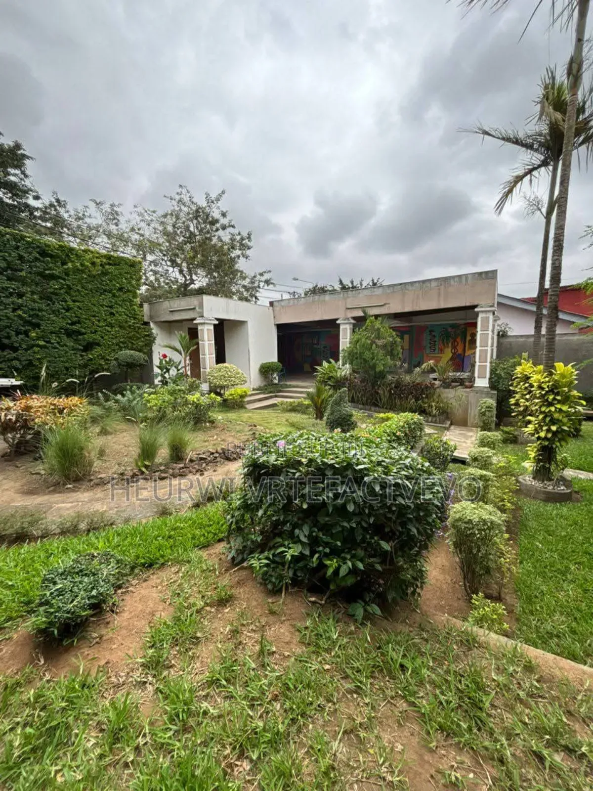 Furnished 4chbre Duplex dans Cocody Rivera 3 à Vendre