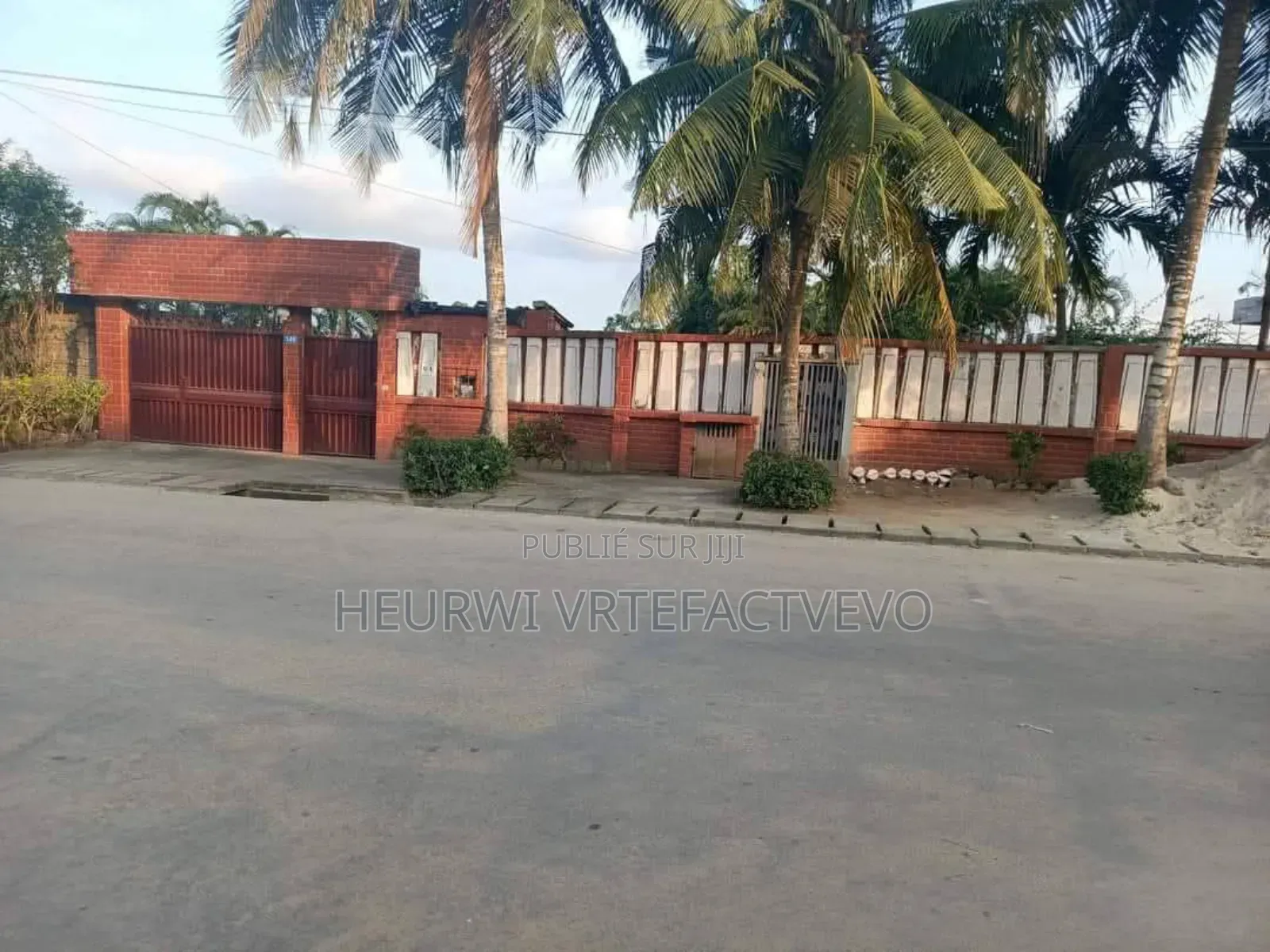 Furnished 20chbre Chambre et salon dans Cocody Rivera à Vendre