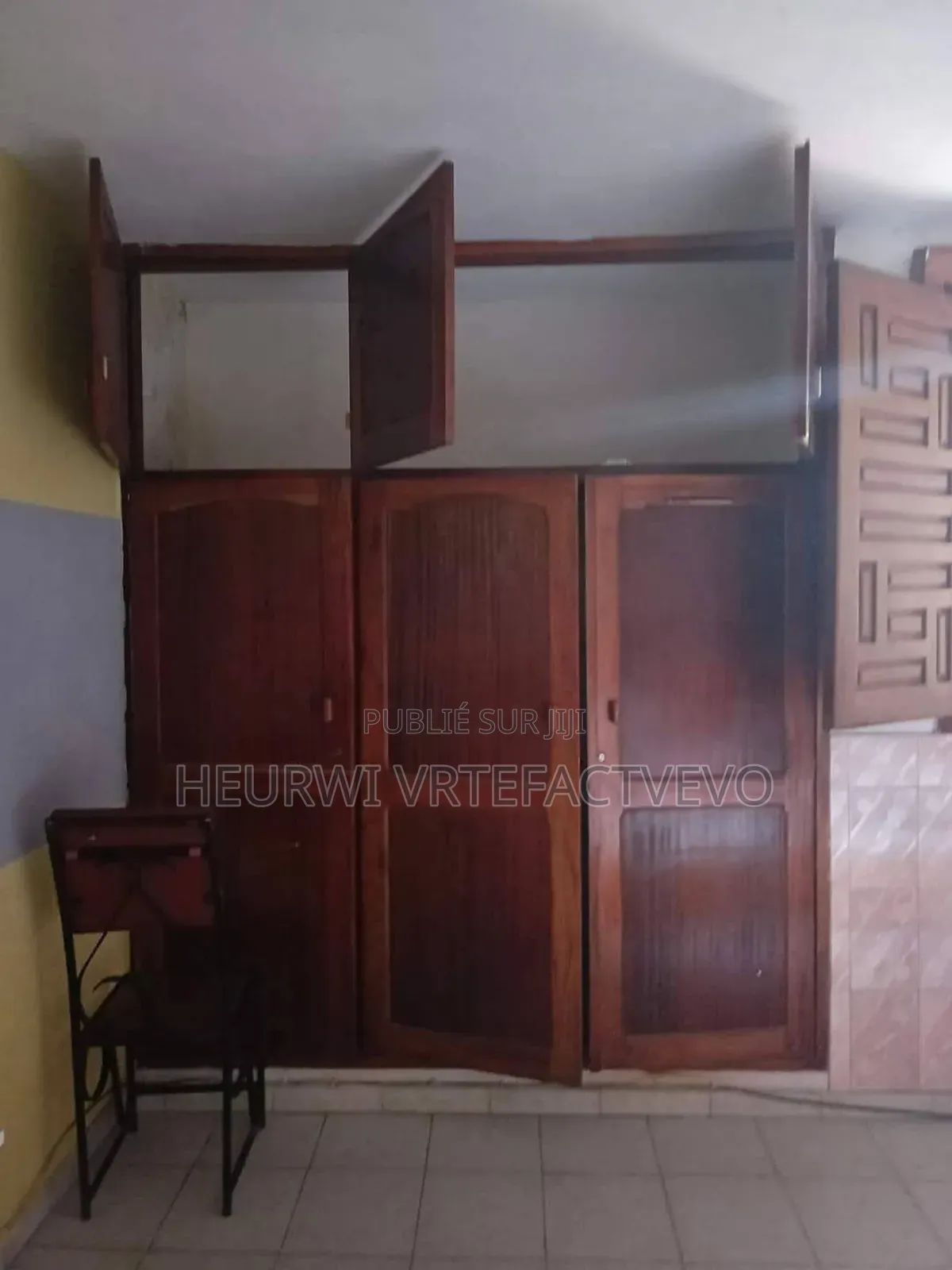 Furnished 20chbre Chambre et salon dans Cocody Rivera à Vendre