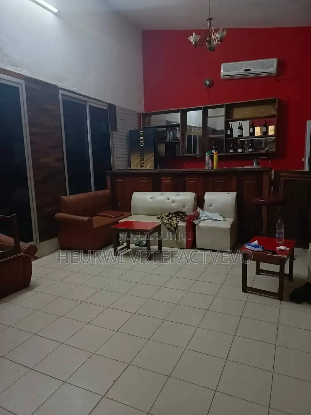 Furnished 20chbre Chambre et salon dans Cocody Rivera à Vendre