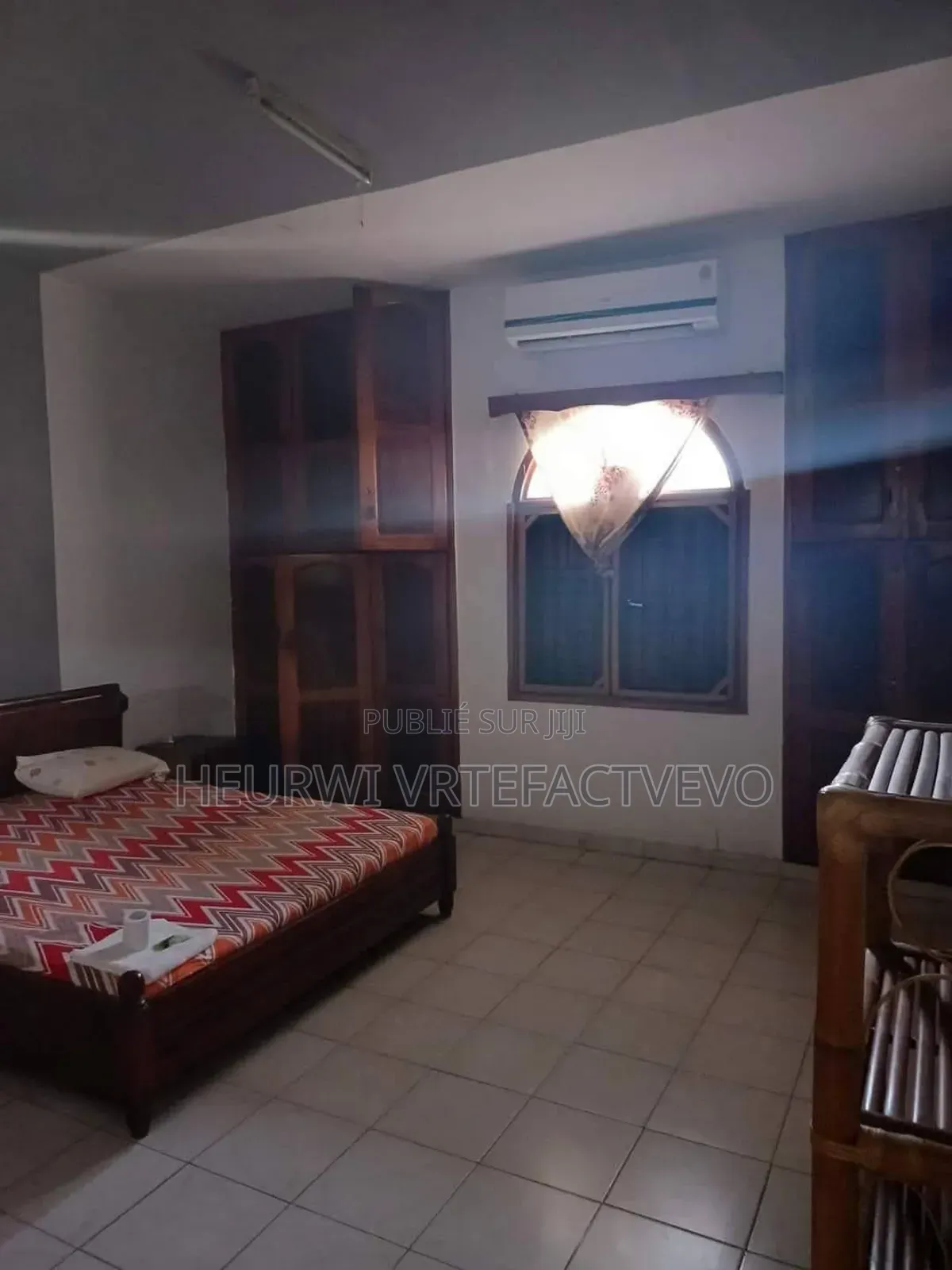 Furnished 20chbre Chambre et salon dans Cocody Rivera à Vendre