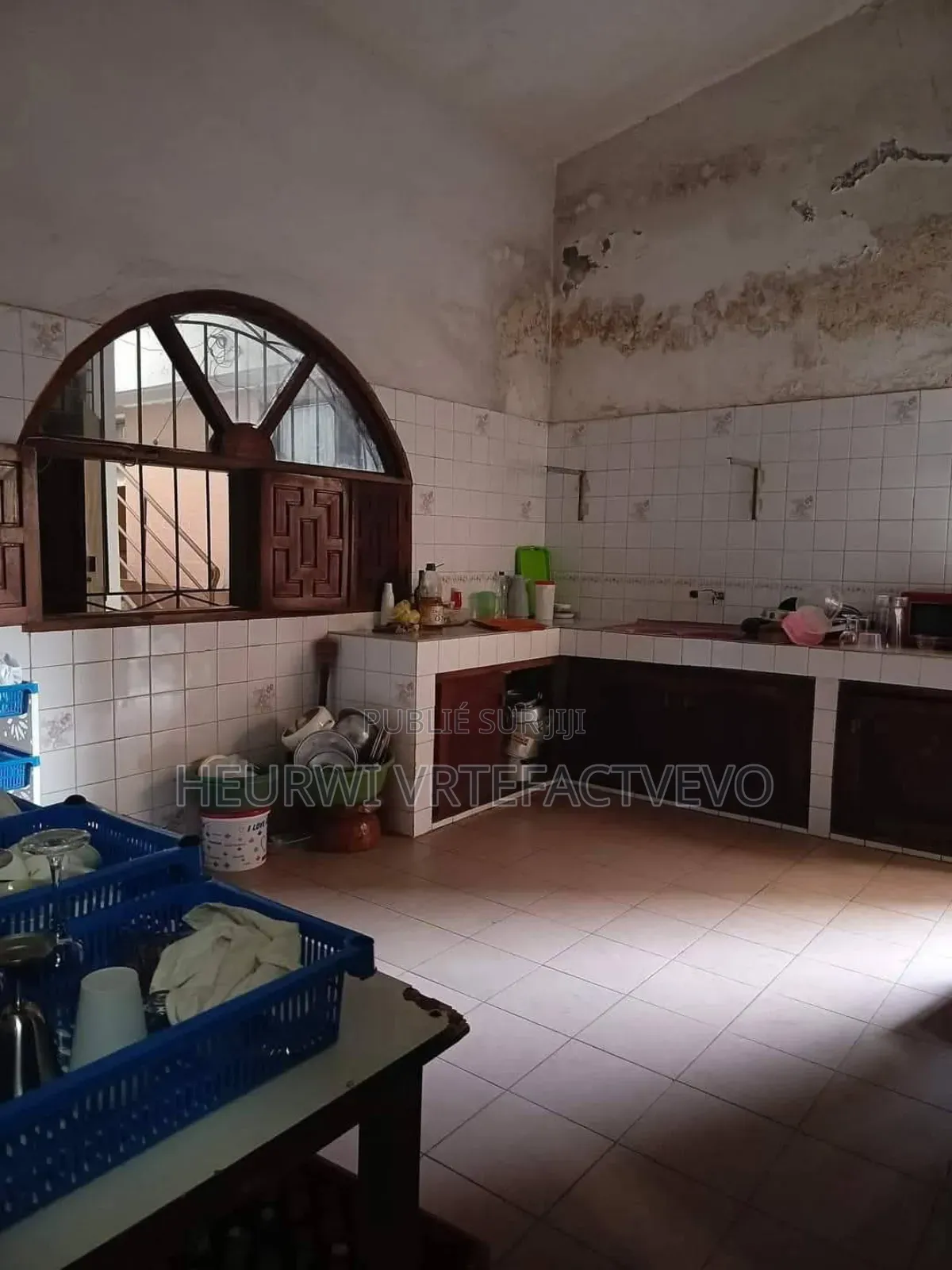 Furnished 20chbre Chambre et salon dans Cocody Rivera à Vendre