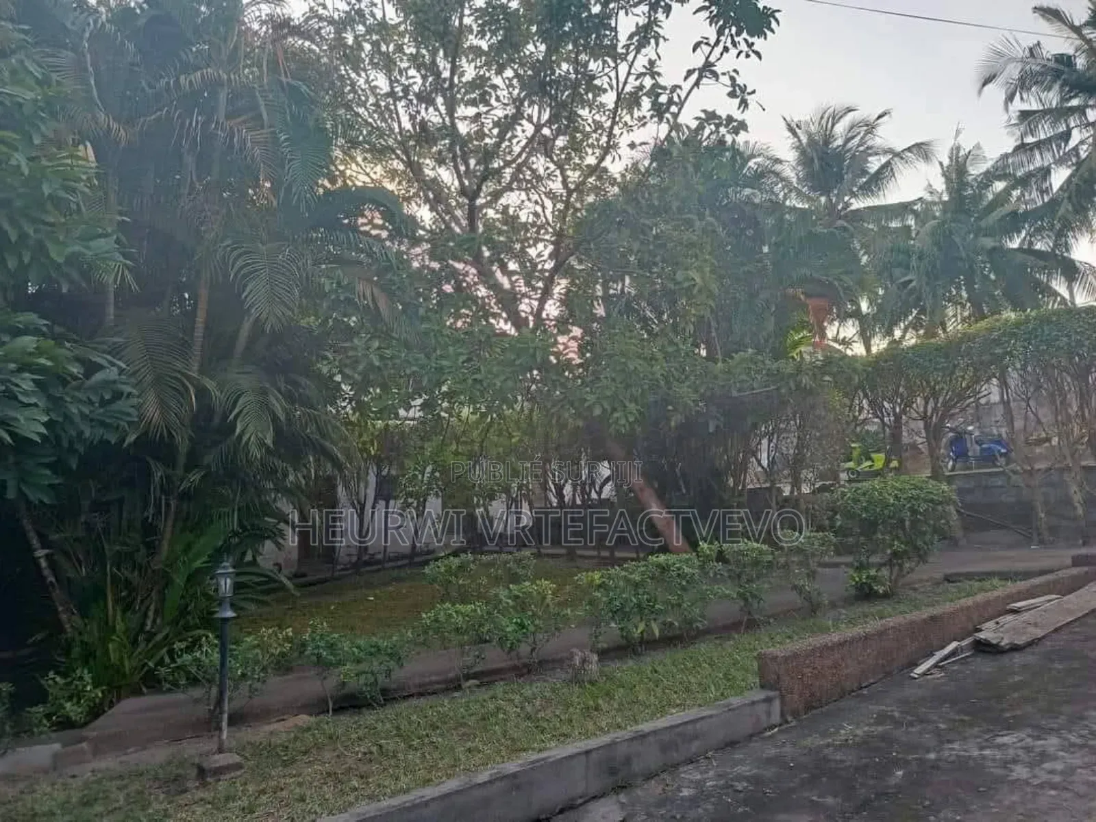 Furnished 20chbre Chambre et salon dans Cocody Rivera à Vendre