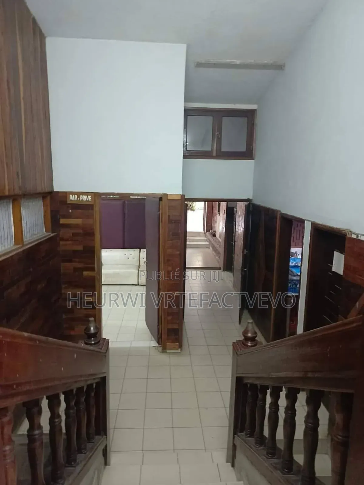 Furnished 20chbre Chambre et salon dans Cocody Rivera à Vendre