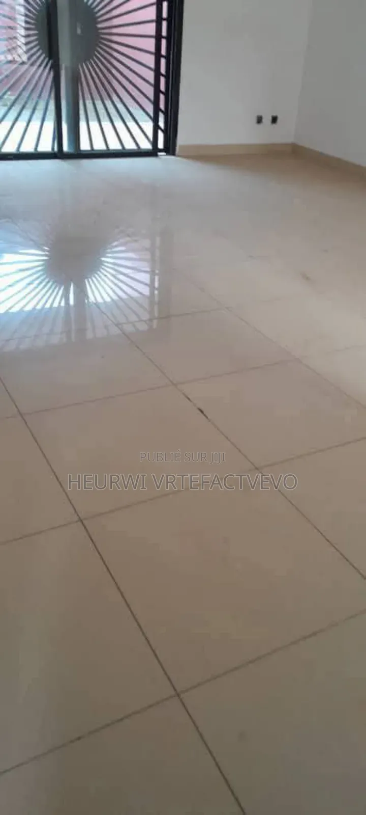 5chbre Duplex dans Angré Djorogobité, Cocody à Vendre