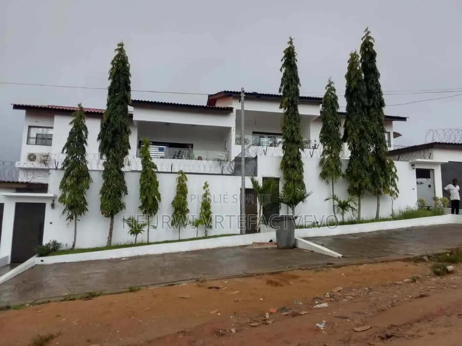 6chbre Villa dans Terrain Sotra, Cocody à Vendre