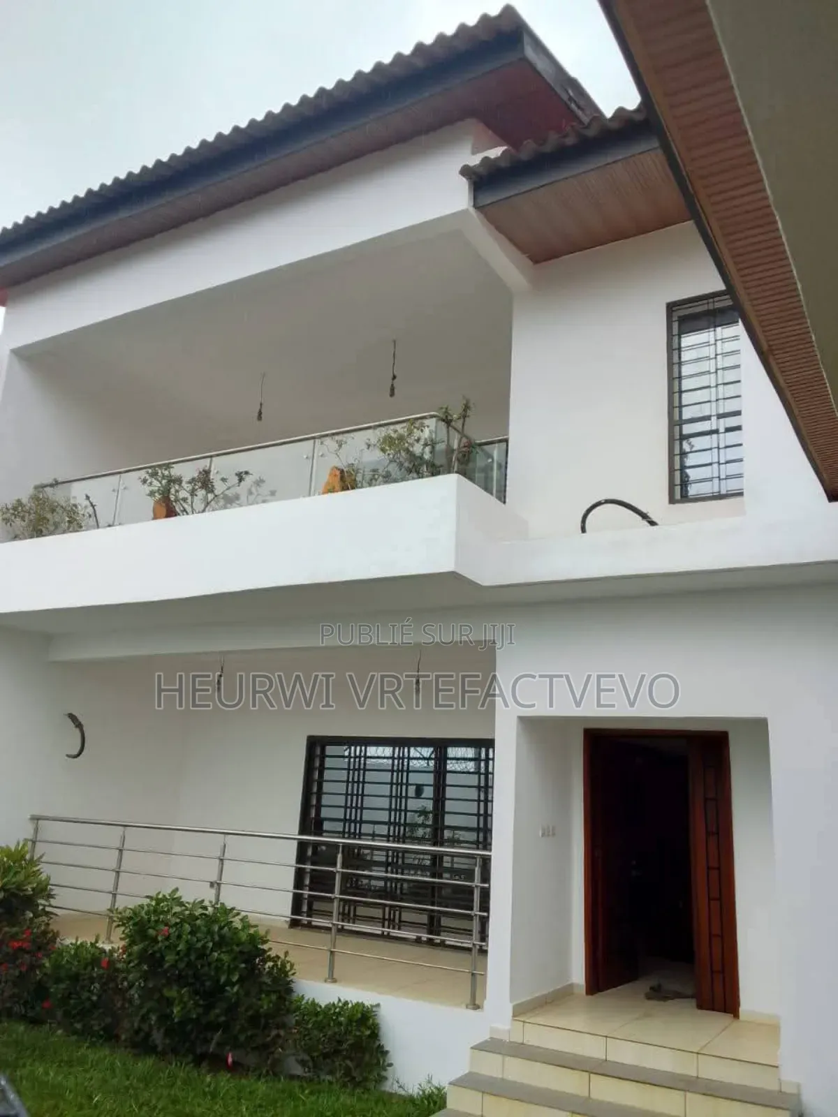 6chbre Villa dans Terrain Sotra, Cocody à Vendre