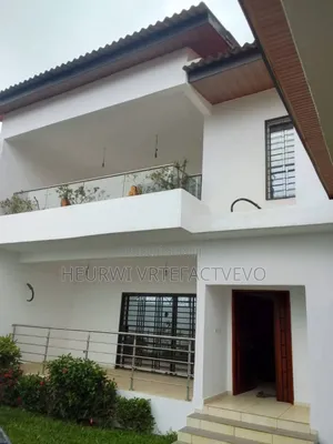 6chbre Villa dans Terrain Sotra, Cocody à Vendre