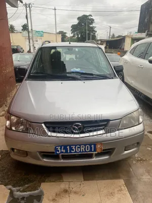 Mazda 323 2004 Gris