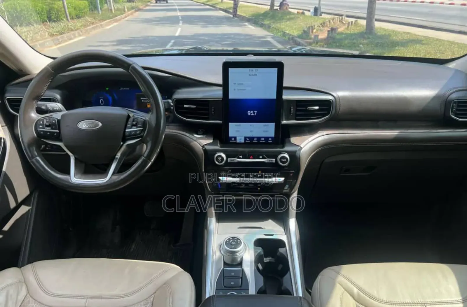 Ford Explorer Platinum 2021 Noir