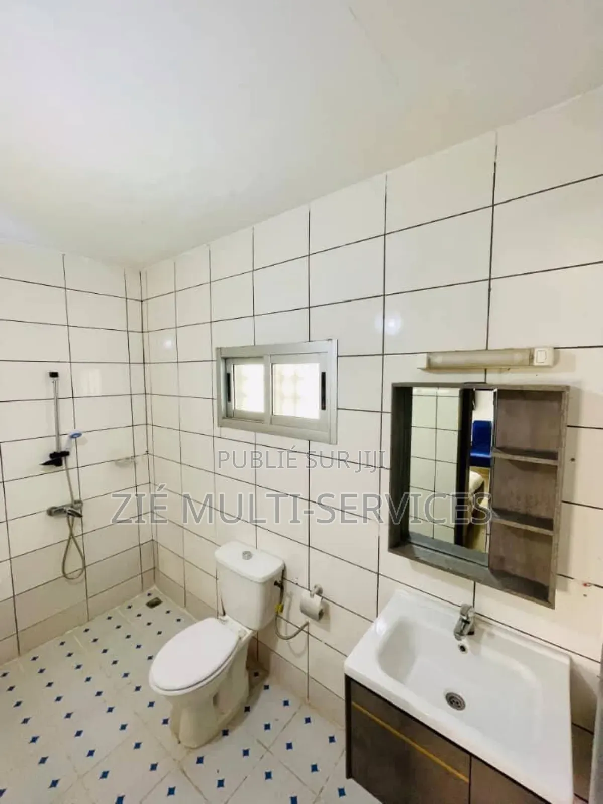 Furnished 5chbre Villa dans Zié Multi-Service, Cocody à Vendre