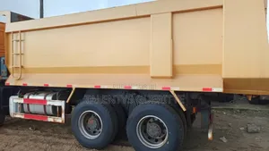 Photo - 3 Bennes Chinoise Howo 10 Roues