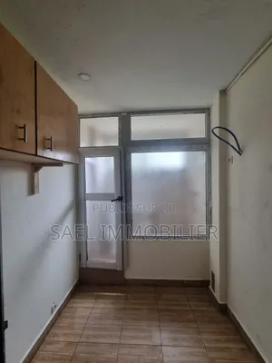 3chbre Appartement dans Sael, Cocody à Louer