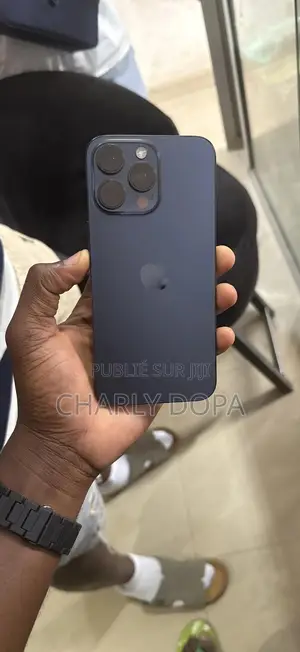 Photo - Apple iPhone 15 Pro Max 256 GB Bleu