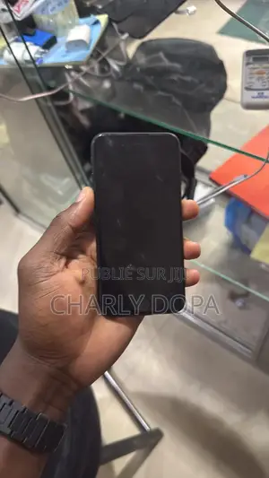 Pomme iPhone 7 32 GB Noir