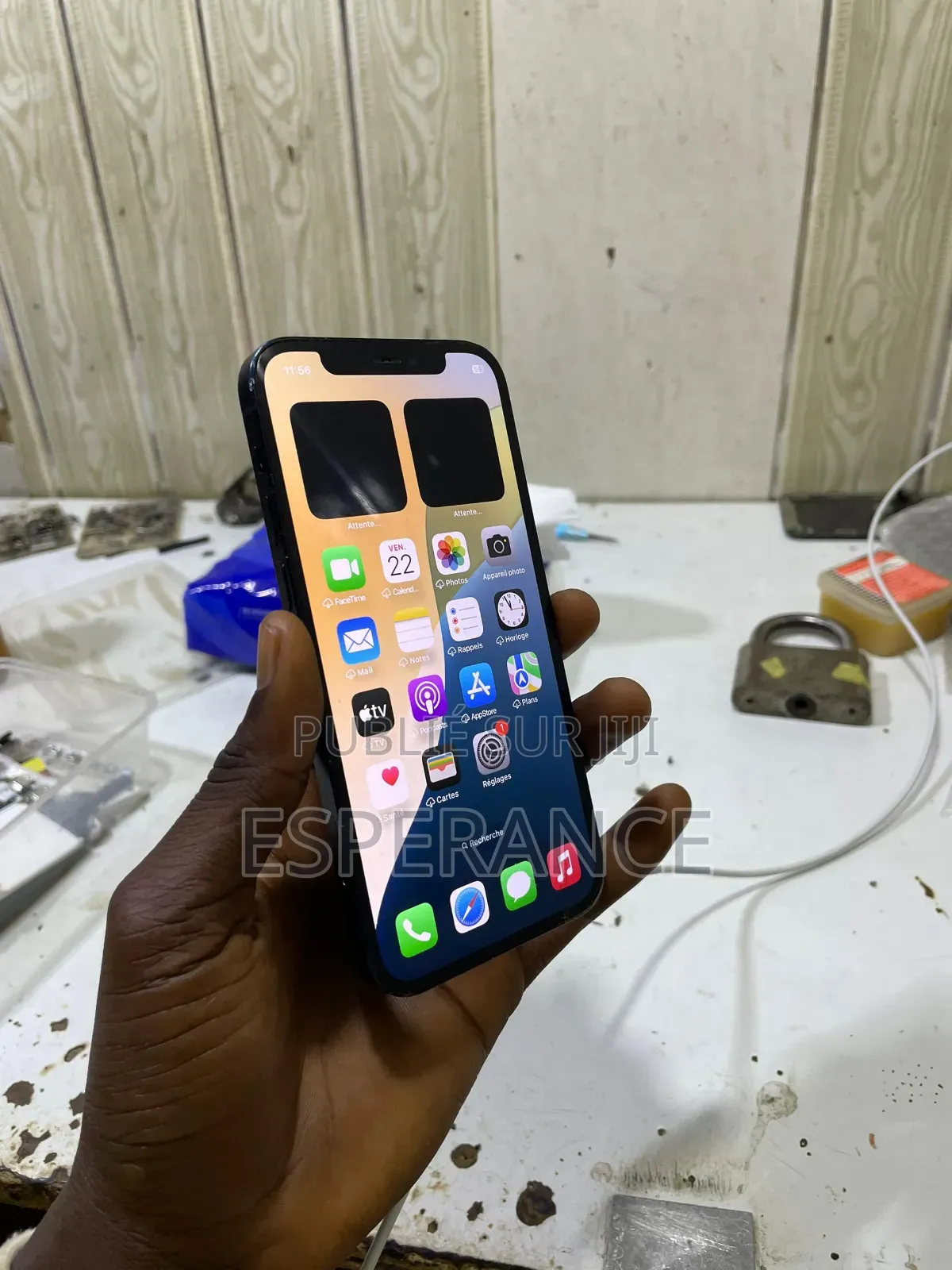 Pomme iPhone 12 64 GB Noir