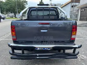 Toyota Hilux 2.5 D-4D 4X4 SRX 2010 Gris