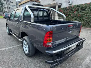 Toyota Hilux 2.5 D-4D 4X4 SRX 2010 Gris