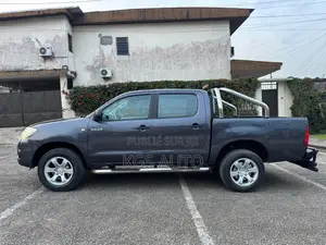 Toyota Hilux 2.5 D-4D 4X4 SRX 2010 Gris