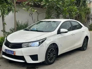 Photo - Toyota Corolla L 4dr Sedan (1.8L 4cyl 6M) 2015 Blanc cassé