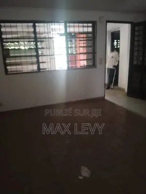 3chbre Maison dans Levy, Cocody à Louer