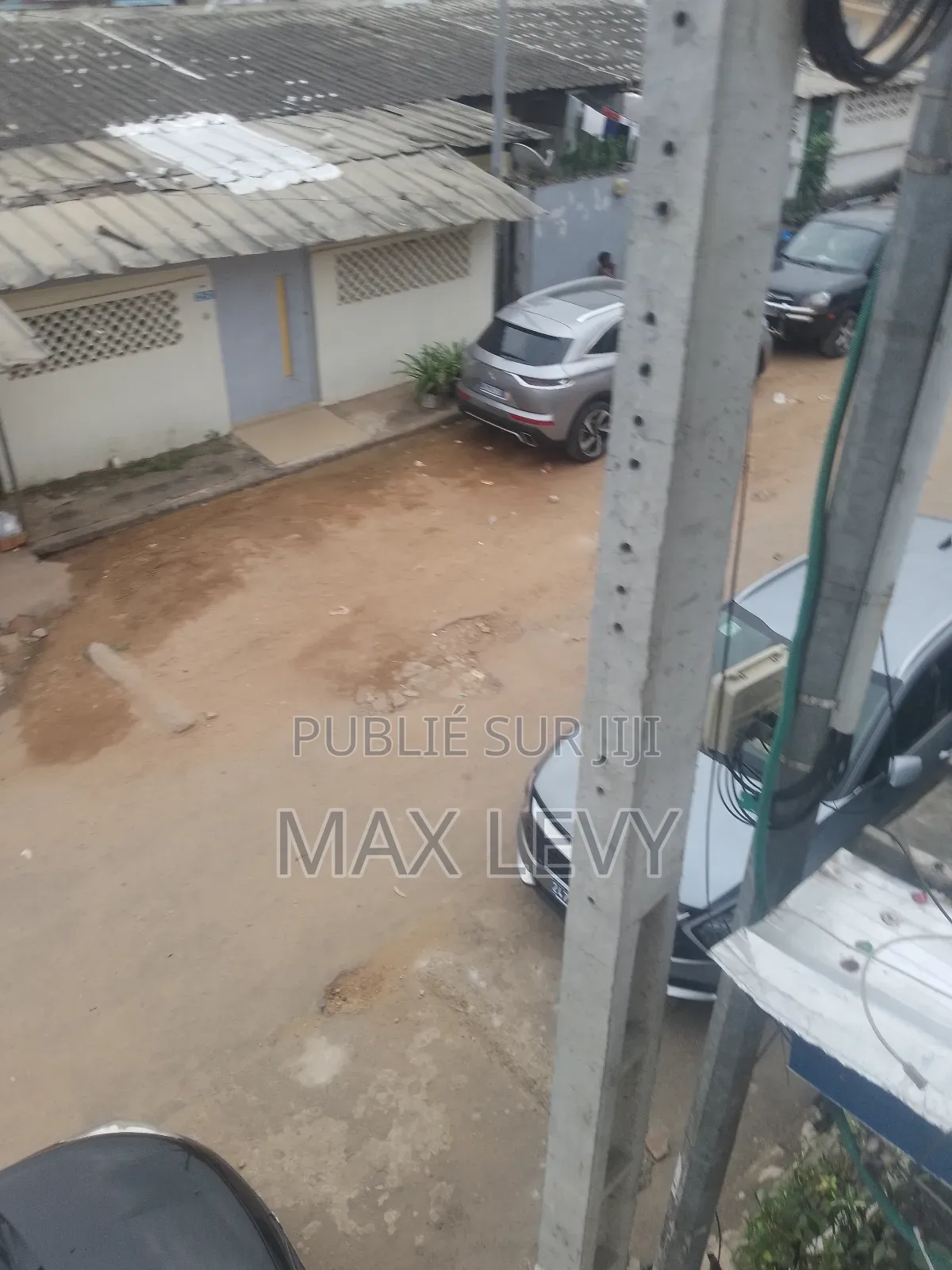 5chbre Duplex dans Levy Max, Cocody à Louer