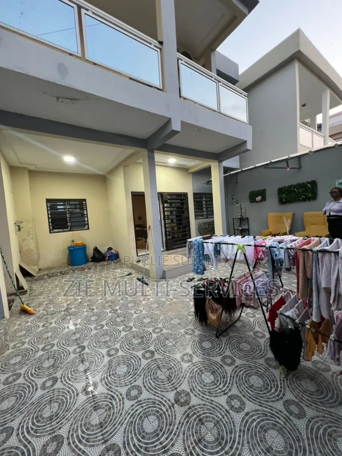 Furnished 5chbre Duplex dans Zié Multi-Service, Cocody à Vendre