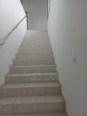 5chbre Duplex dans Tcci Sarl, Cocody à Louer