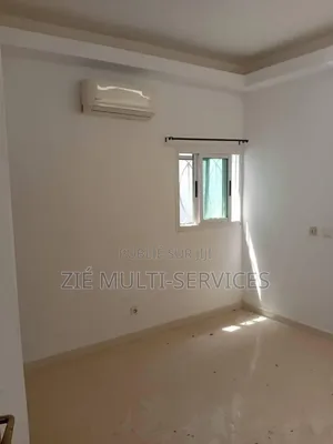 Furnished 4chbre Villa dans Zié Multi-Service, Cocody à Vendre