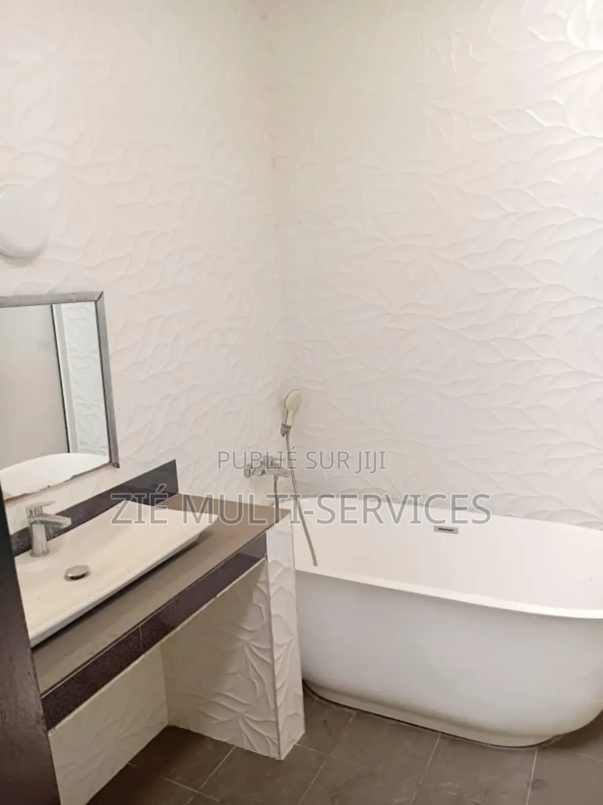 Furnished 4chbre Villa dans Zié Multi-Service, Cocody à Vendre