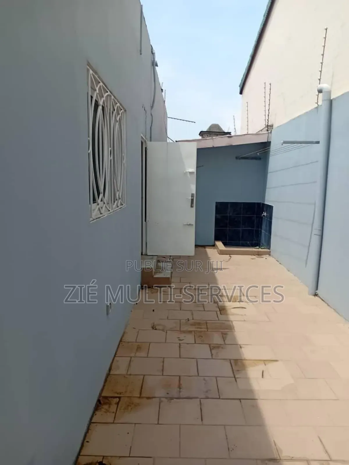 Furnished 4chbre Villa dans Zié Multi-Service, Cocody à Vendre