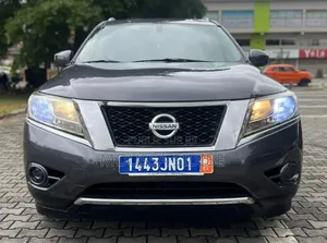 Photo - Nissan Pathfinder 2016 Gris